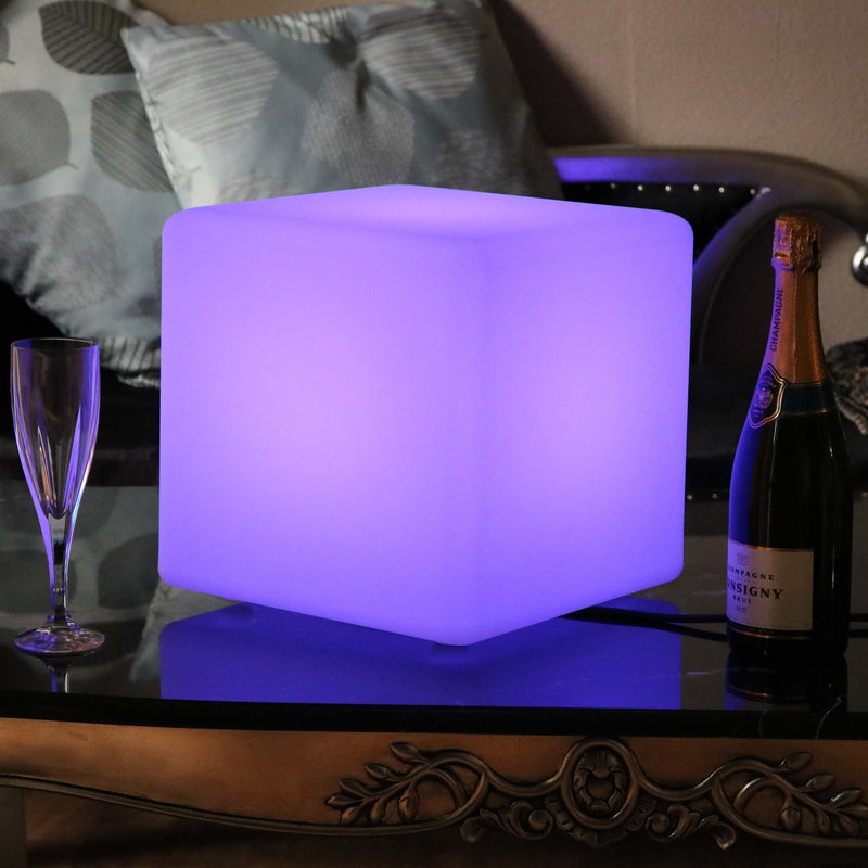 Bordslampa, nätström, LED-kub med fjärrkontroll, 30 x 30 cm