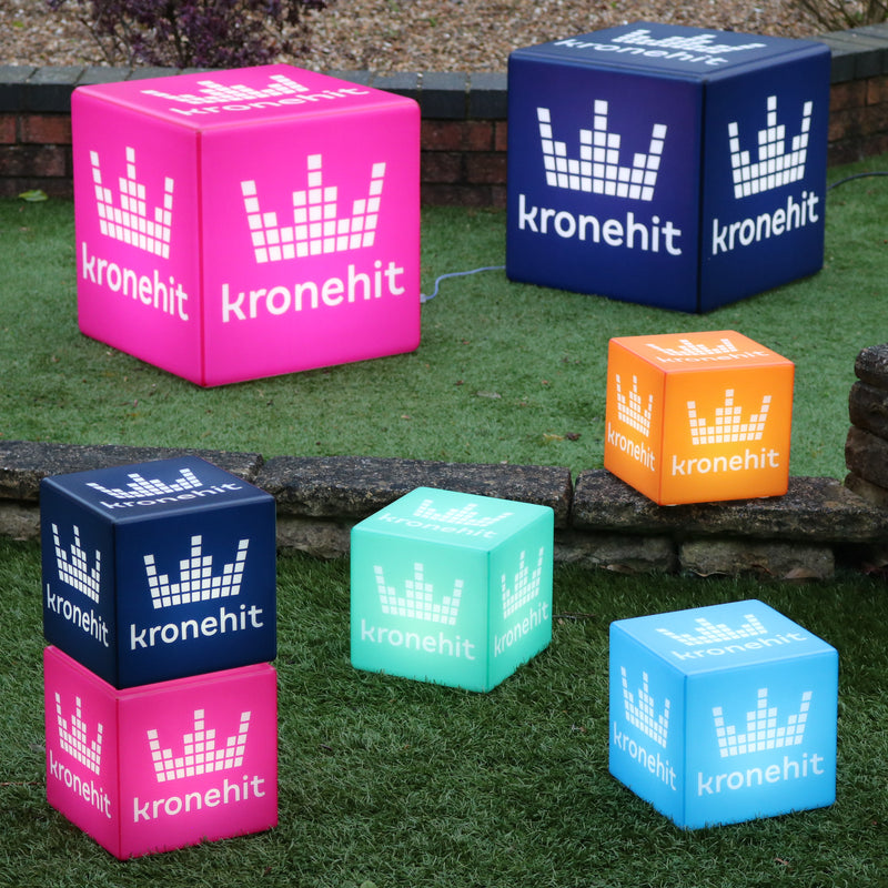 Skräddarsydd LED-ljuslåda i form av en kub med logotyp, flerfärgad fyrkantig, RGB, trådlös upplyst skylt, anpassad ljuslåda för prisutdelning
