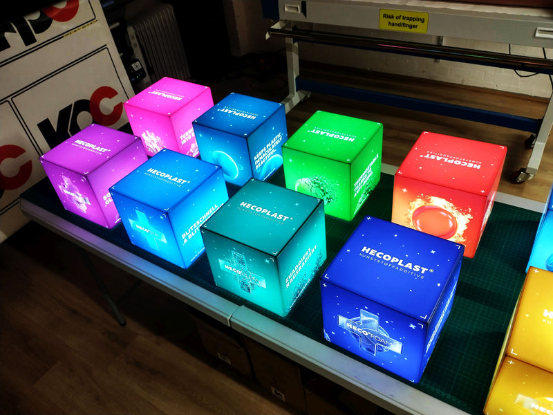 Skräddarsydd LED-ljuslåda i form av en kub med logotyp, flerfärgad fyrkantig, RGB, trådlös upplyst skylt, anpassad ljuslåda för prisutdelning